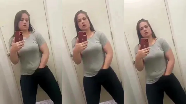 PM vazada mamando no banheiro
