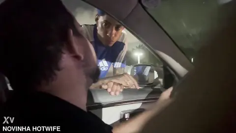 Foda hardcore no carro do uber com casal