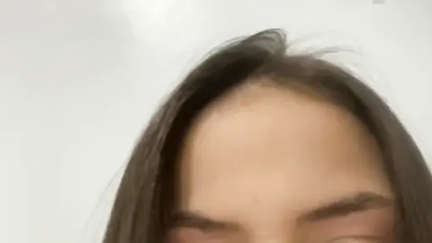 BRANQUINHA LINDA MASTURBOU A BUCETA ROSINHA NA LIVE (GOSTOSA PRA CARALHO)