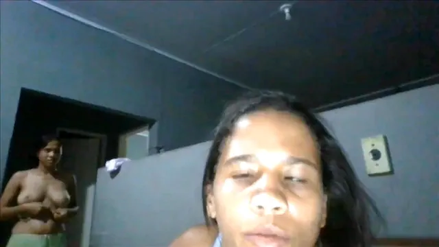 Thais Viera, vesga gostosa e irmã
