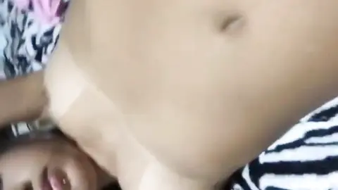 Morena cavala mostrando todo seu corpo de puta