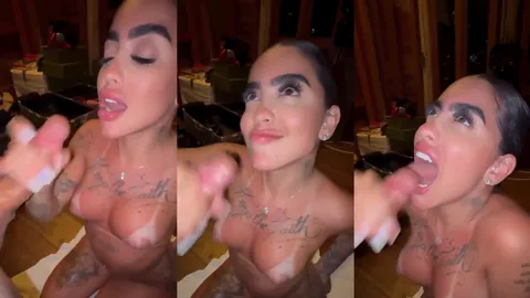 Mirella tomando leite quente na hora